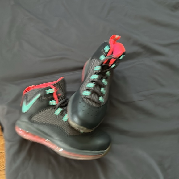 Nike - Picture 2 of 4